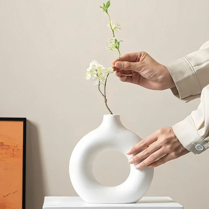 Flat Minimalist Simple Vase Donut Shape Single Flower Pot Home Wedding Decoration Hollow Ornaments Circle Flower Arrangement Vase